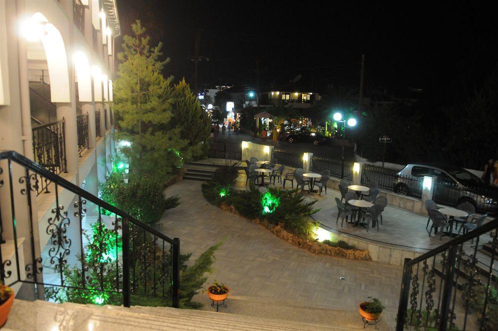 Pegasus Hotel Hanioti Buitenkant foto